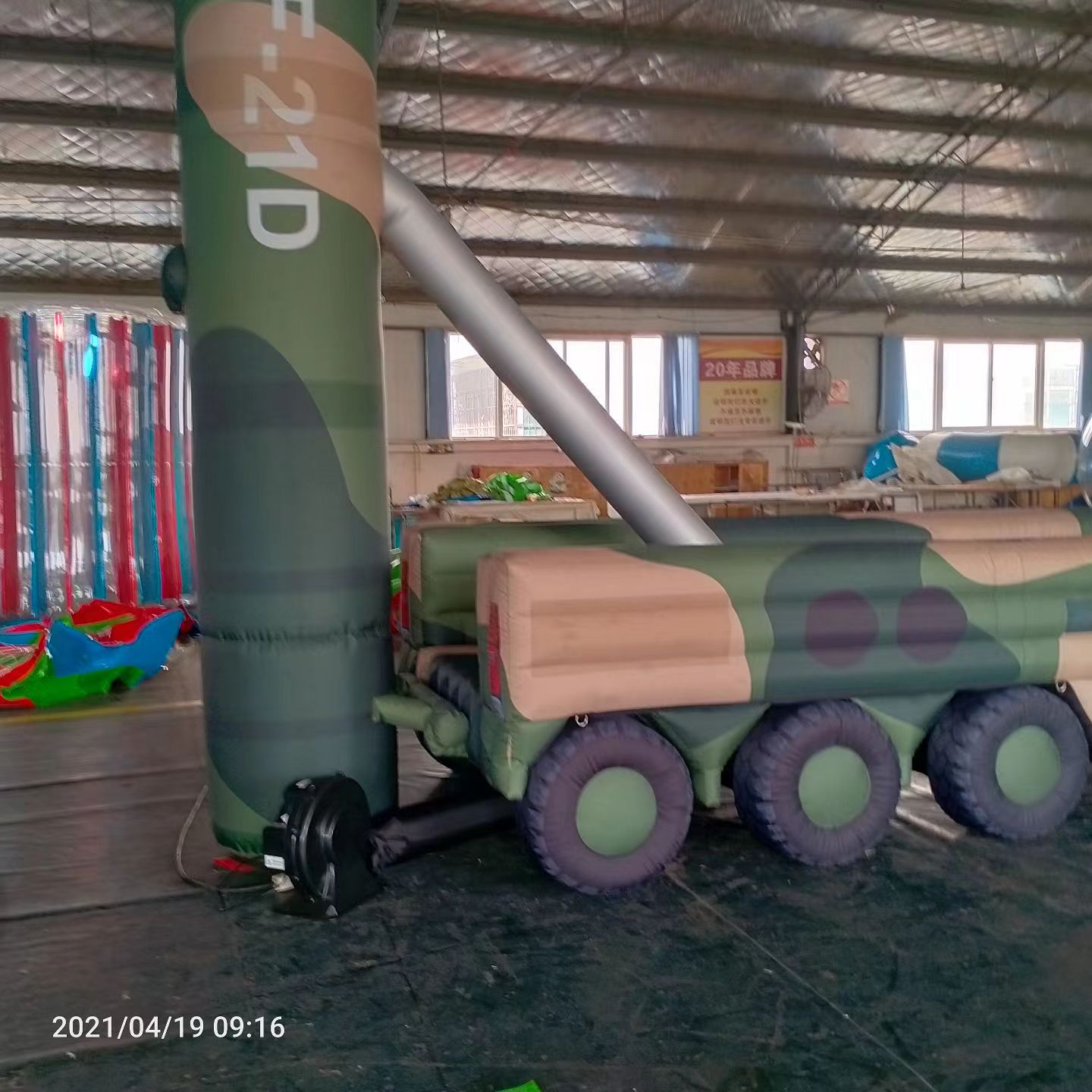白云军事演习中的充气目标车辆：模拟发射车雷达车坦克飞机